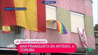 El local ha sido expedientado por la Xunta de Galicia. Esto ha provocado que el due&ntilde;o decida retirar un cartel en el que se pod&iacute;a leer "abstenerse rojos" y, adem&aacute;s, ha colocado la bandera arco&iacute;ris en su fachada. 