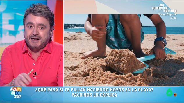 El periodista indica que la Ley de Costas es muy clara con respecto a este hecho. Aunque nos pueda parecer una actividad infantil, puede tener un impacto muy negativo a nivel medioambiental. 