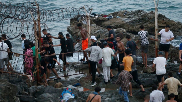 Decenas de migrantes, en Ceuta
