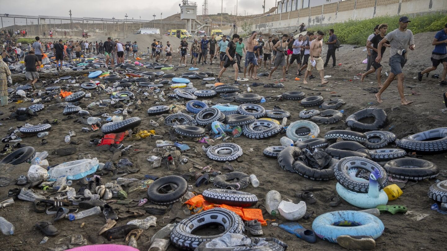 Decenas de migrantes, en Ceuta