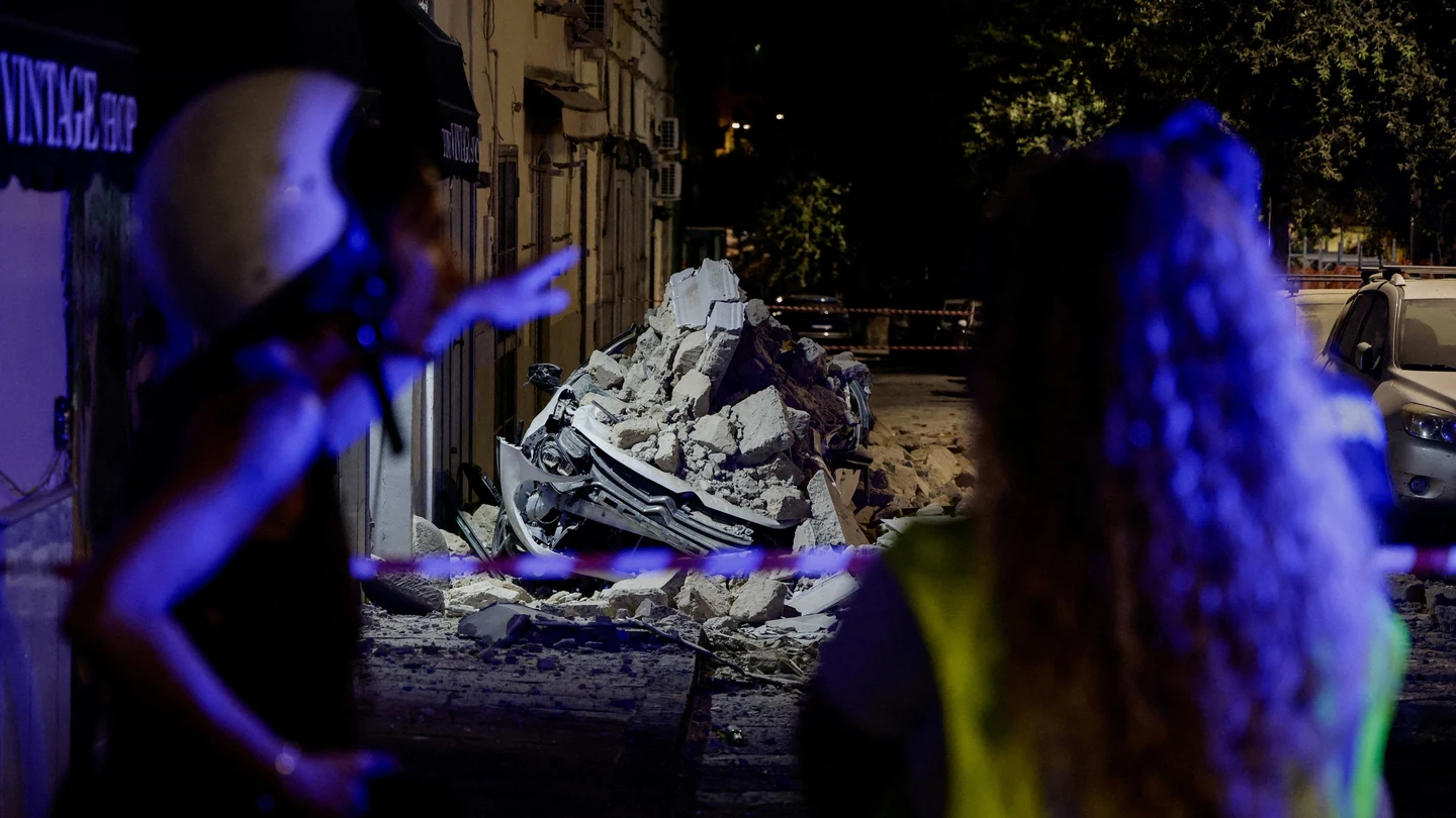 Destrozos por el terremoto en Nápoles. Destrozos por el terremoto en Nápoles.