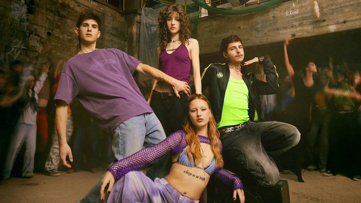 Música, baile y amistad: 'A fuego' llega a los cines el 21 de agosto para celebrar la juventud y la libertad Música, baile y amistad: 'A fuego' llega a los cines el 21 de agosto para celebrar la juventud y la libertad