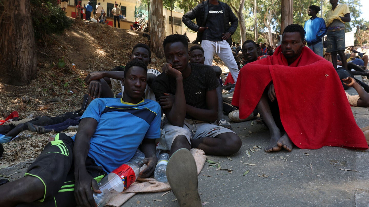 Migrantes en Ceuta tras la entrada masiva. 
