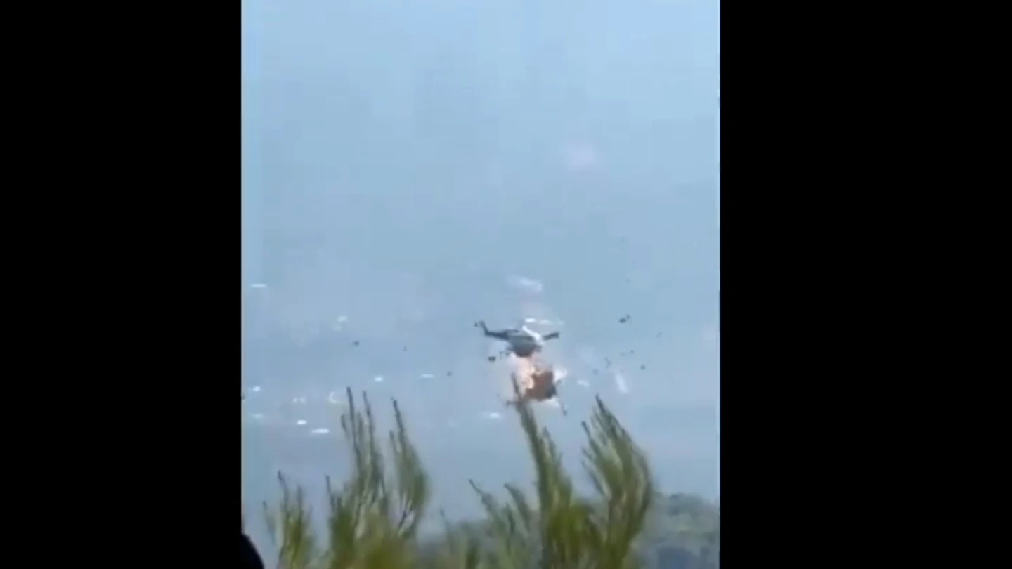 Dos helicópteros chocan entre sí en Grecia Dos helicópteros chocan entre sí en Grecia