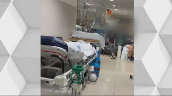 Imagen de pacientes en el pasillo del hospital de La Paz (Madrid)