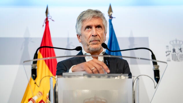 El ministro del Interior, Fernando Grande-Marlaska, atiende a los medios de comunicaci&oacute;n tras la reuni&oacute;n del consejo extraordinario de ministros del Interior de la UE por la crisis en Ceuta, en la sede del Ministerio del Interior, a 4 de agosto de 2026, en Madrid (Espa&ntilde;a).