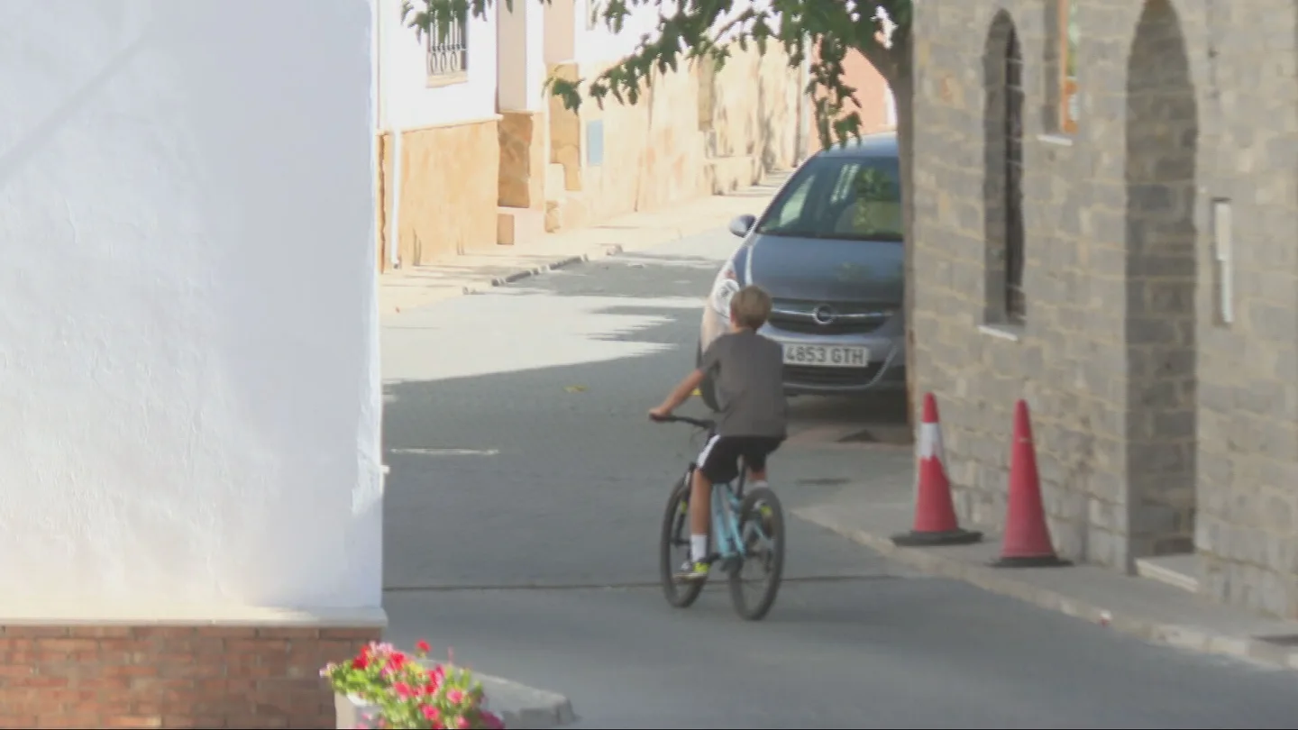 Los pueblos en España reviven en verano. Los pueblos en España reviven en verano.