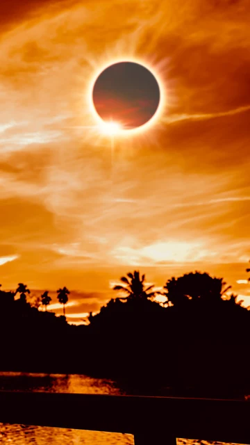 Personas mirando el eclipse solar total Personas mirando el eclipse solar total