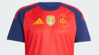 La camiseta de Espa&ntilde;a con las dos estrellas