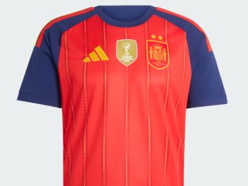 La camiseta de Espa&ntilde;a con las dos estrellas