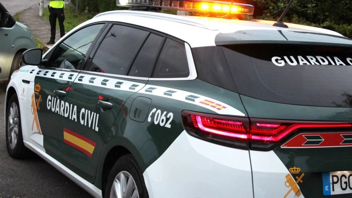 Vehículo de la Guardia Civil. Vehículo de la Guardia Civil.