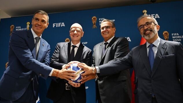 Pedro S&aacute;nchez, Gianni Infantino, el primer ministro de Marruecos, Aziz Ajanuch; y el ministro de Exteriores de Portugal, Paulo Rangel