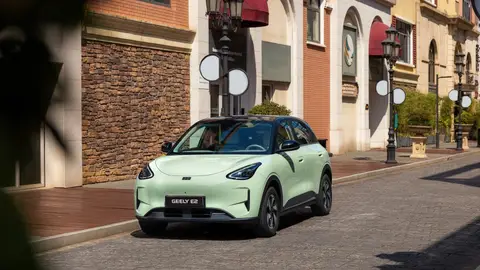 Geely lanza en España el E2, un compacto 100% eléctrico accesible desde 13.990 euros Geely lanza en España el E2, un compacto 100% eléctrico accesible desde 13.990 euros