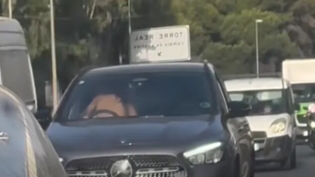 La pareja viral en Marbella manteniendo relaciones al volante