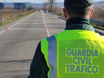 Identifican y sancionan a una pareja que mantuvo relaciones sexuales mientras circulaba por la A-7 Identifican y sancionan a una pareja que mantuvo relaciones sexuales mientras circulaba por la A-7