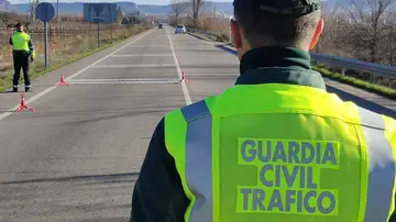 Identifican y sancionan a una pareja que mantuvo relaciones sexuales mientras circulaba por la A-7 Identifican y sancionan a una pareja que mantuvo relaciones sexuales mientras circulaba por la A-7