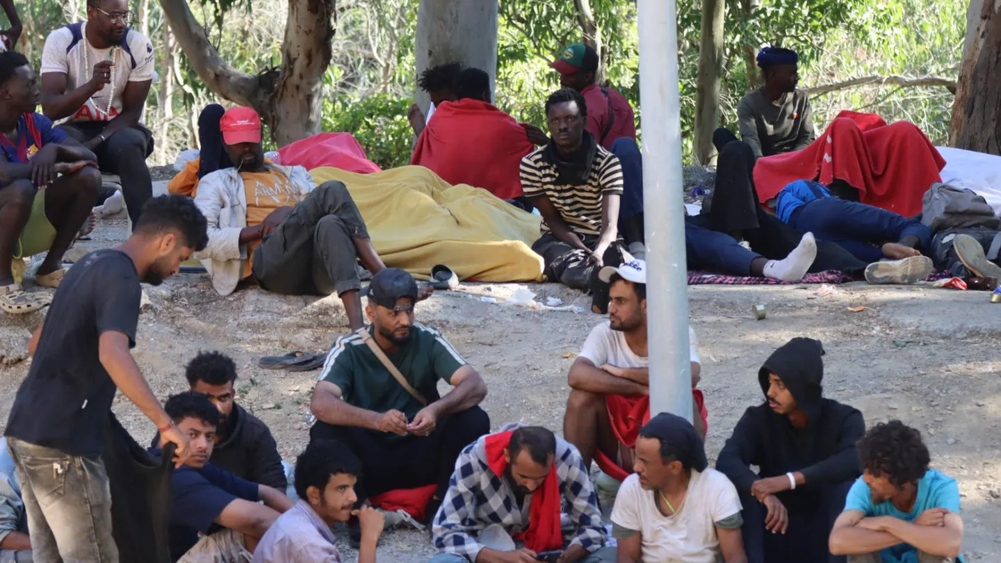 Migrantes en las inmediaciones del CETI en Ceuta Migrantes en las inmediaciones del CETI en Ceuta