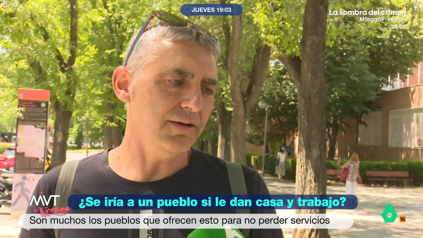 ¿Te irías a vivir a un pueblo si te dan casa y trabajo?: "Hay que ver la oferta..." Más Vale Tarde ha salido a la calle para saber si la gente estaría dispuesta a abandonar la ciudad y cambiar su residencia a un pueblo. A cambio, podrían recibir casa gratis y, además, un trabajo.