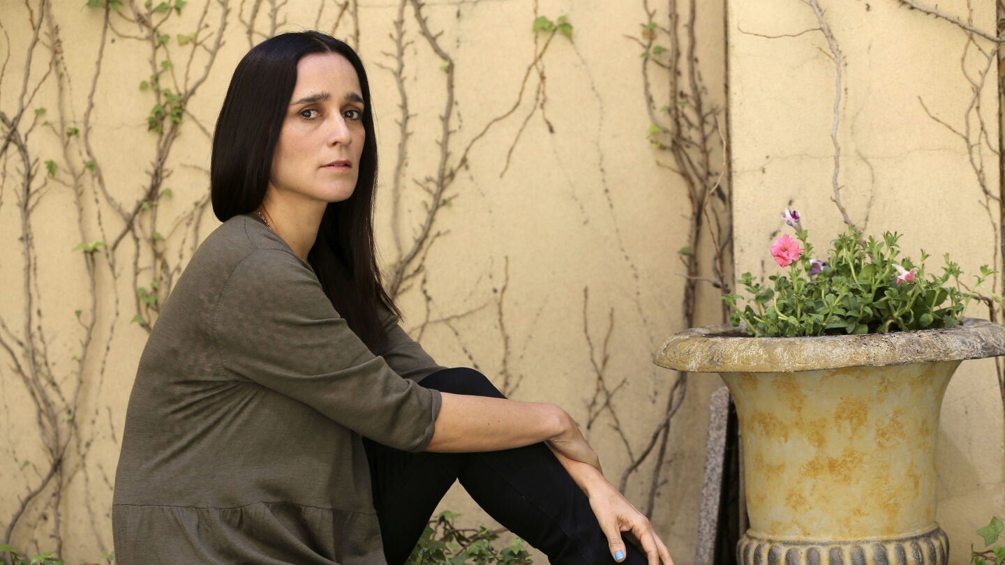 La cantante y compositora Julieta Venegas en una imagen promocional. 