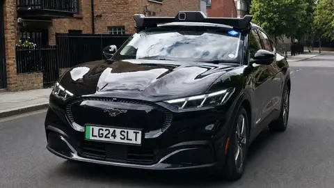 Londres da luz verde a los robotaxis de Uber y Wayve Londres da luz verde a los robotaxis de Uber y Wayve
