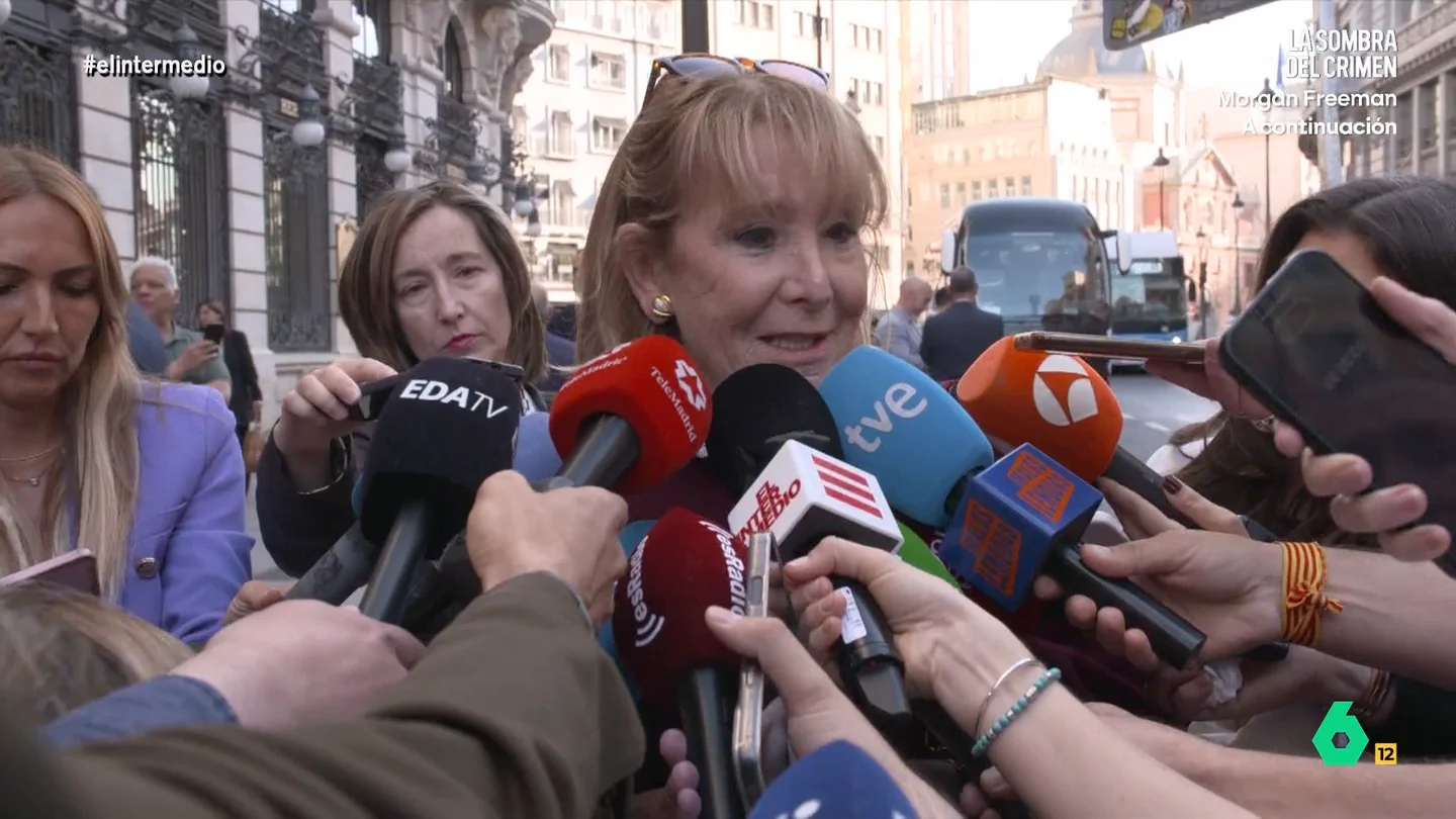 Esperanza Aguirre, sobre los insultos racistas a Delcy Rodríguez: "Me gustaría más condenar los pitidos al himno nacional" Andrea Ropero acudía al desayuno informativo organizado debido a la visita de María Corina Machado a nuestro país. En el acto se daban cita algunos destacados políticos del Partido Popular como Alberto Núñez Feijóo o José Luis Martínez-Almeida.