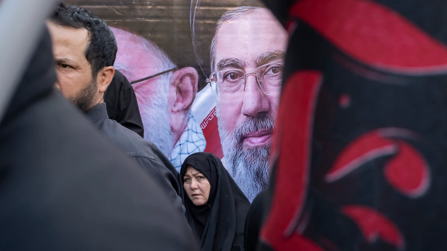 Una imagen de Mojtaba Jamenei pintada en una pared en el sur de Teherán (Irán) Una imagen de Mojtaba Jamenei pintada en una pared en el sur de Teherán (Irán)