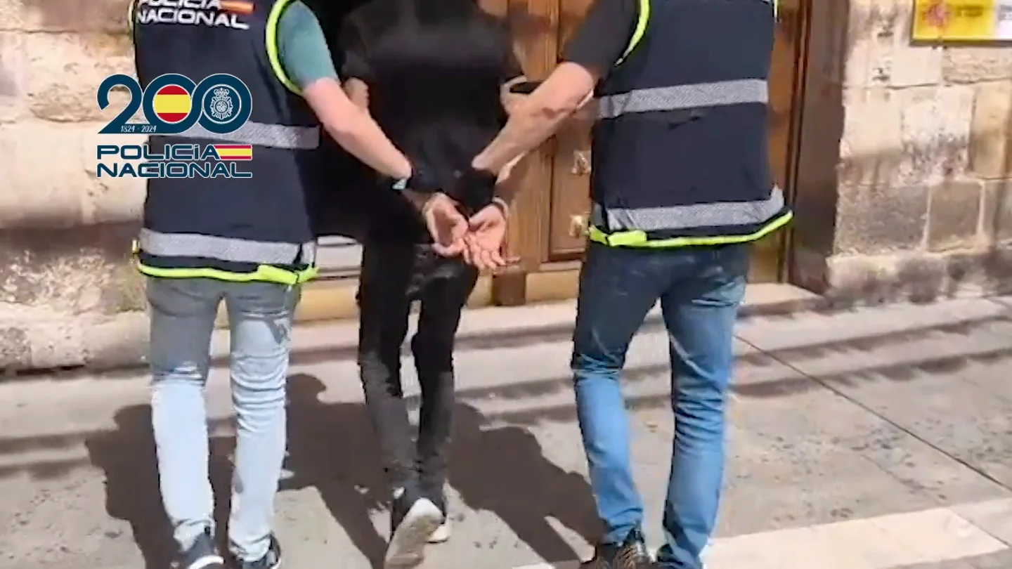 Detienen a un hombre por agredir y retener en un coche a su pareja durante dos días Detienen a un hombre por agredir y retener en un coche a su pareja durante dos días
