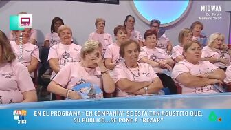 La divertida reacci&oacute;n de una se&ntilde;ora al quedarse dormida en directo en el programa de Ram&oacute;n Garc&iacute;a: "Estoy rezando"