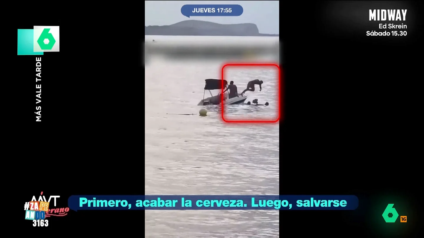 El viral de un grupo de amigos que salva las cervezas antes de que se hunda su barco en Ibiza El viral de un grupo de amigos que salva las cervezas antes de que se hunda su barco en Ibiza