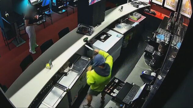 El ladr&oacute;n de un sal&oacute;n de juegos en Hu&eacute;rcal-Overa (Almer&iacute;a) amenaza con un cuchillo a una trabajadora
