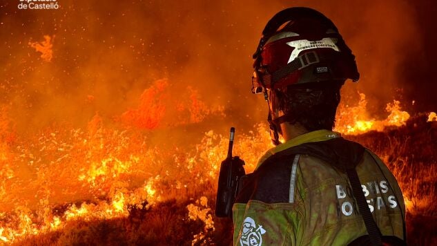 Ampl&iacute;an el operativo para extinguir en el incendio de T&iacute;rig con la orograf&iacute;a como la principal dificultad.