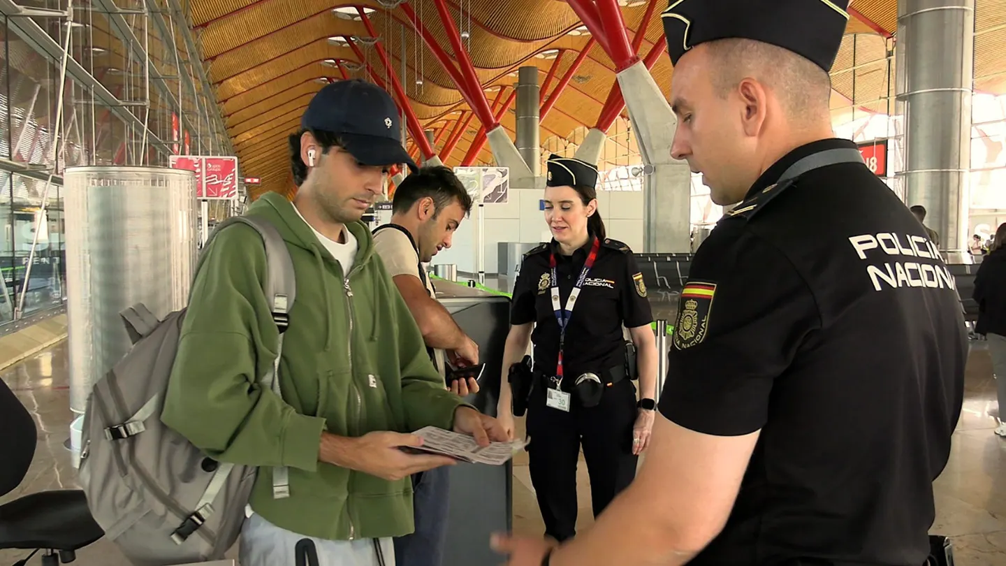 La Policía realiza controles a dos personas La Policía realiza controles a dos personas