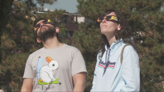 El kit del buen observador para disfrutar del eclipse del 12 de agosto: gafas, paciencia y el lugar adecuado