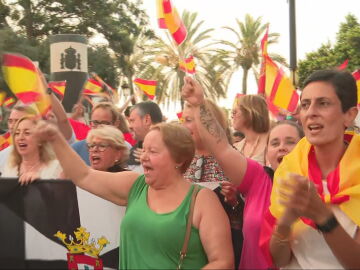 Cientos de ceut&iacute;es salen a la calle para exigir medidas ante la crisis migratoria: "Ceuta es Espa&ntilde;a"