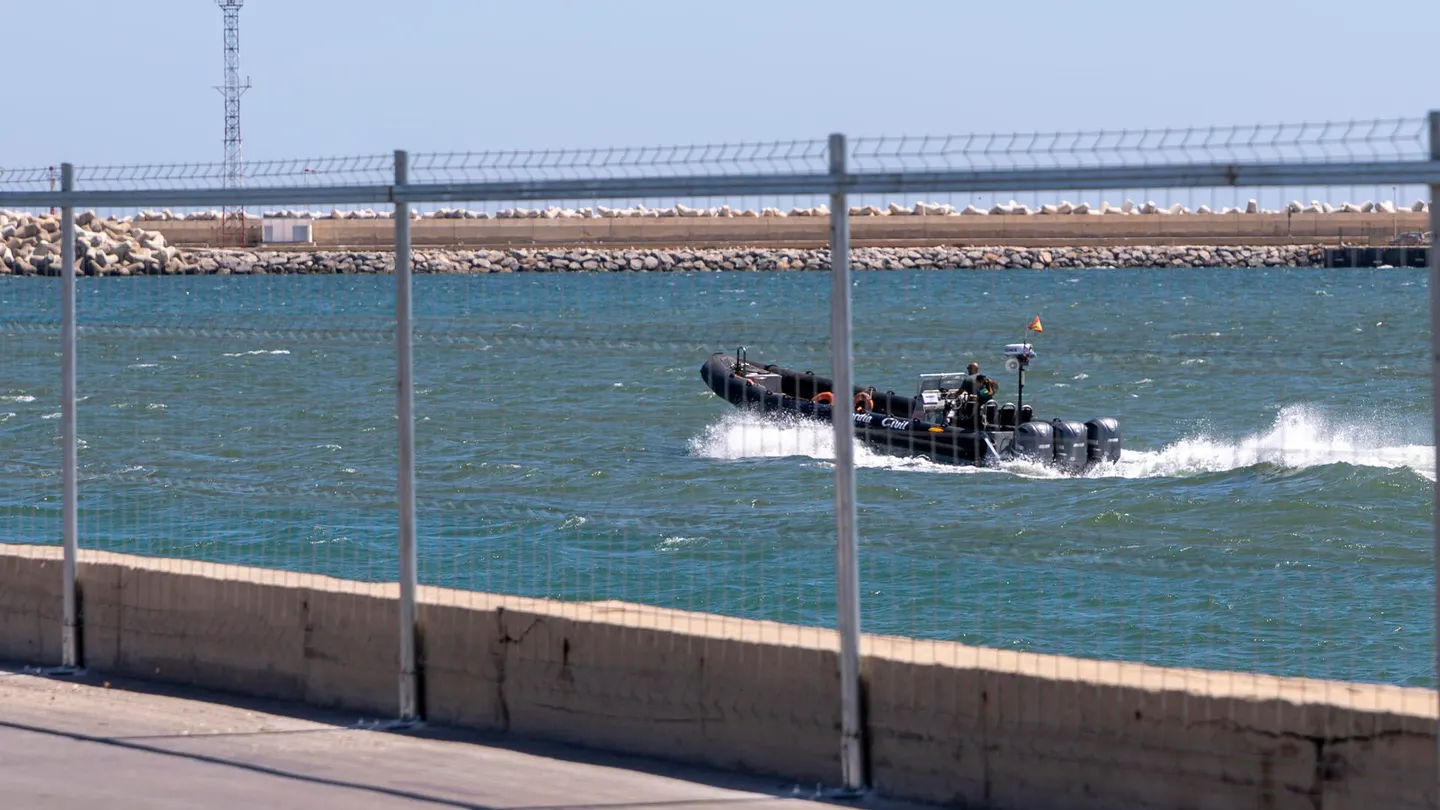 Una embarcación, en aguas de Ceuta Una embarcación, en aguas de Ceuta