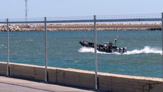 Una embarcaci&oacute;n, en aguas de Ceuta