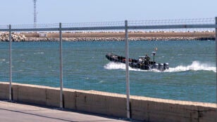 Una embarcaci&oacute;n, en aguas de Ceuta