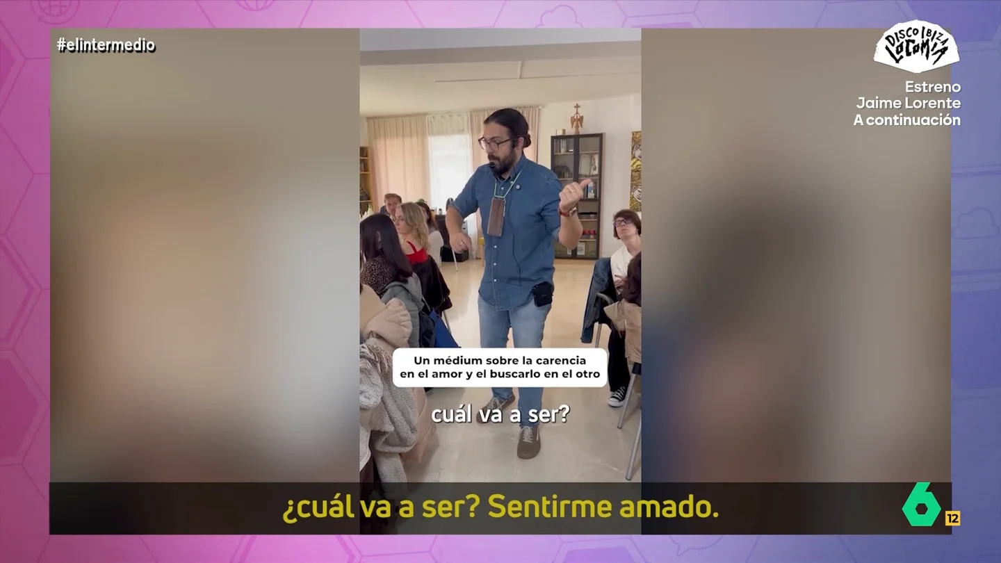 Vicente Alarcón, el medium que cuando fumas "a nivel inconsciente estás mamando": "Estás chupando la tetita de mamá" Vicente Alarcón, el medium que cuando fumas "a nivel inconsciente estás mamando": "Estás chupando la tetita de mamá"