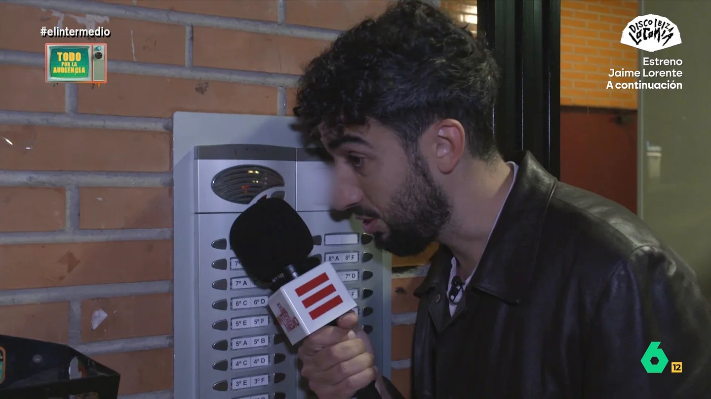 Isma Juárez sugiere a una espectadora ver El Intermedio para que su perro deje de ladrar: "En cuanto escuche a Wyoming se calla" El Intermedio recupera la sección 'Todo por la audiencia' de Isma Juárez. El reportero llama a telefonillos, de manera aleatoria, para encontrar espectadores de El Intermedio o, en todo caso, aumentar la audiencia de manera manual.