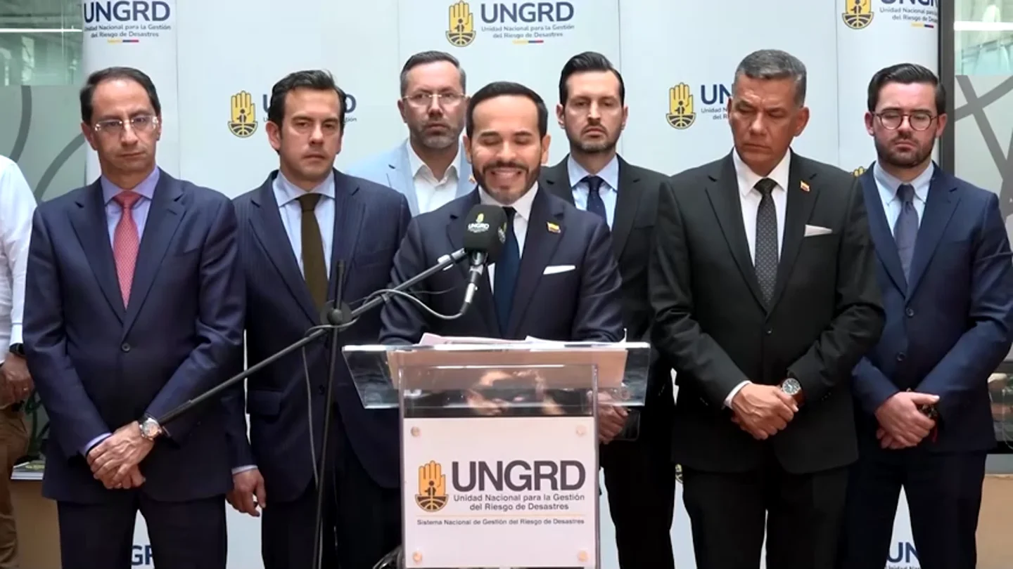 Risas, saludos y hasta besos al público: la lamentable actitud del presidente de Colombia minutos después del terremoto Risas, saludos y hasta besos al público: la lamentable actitud del presidente de Colombia minutos después del terremoto