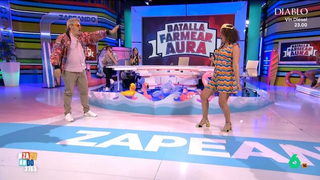 El presentador de Zapeando y la zapeadora se suman a esta nueva moda entre los j&oacute;venes que consiste en llevar a cabo una especie de batalla de gallos, pero, en lugar de cantando, haciendo movimientos de todo tipo. 