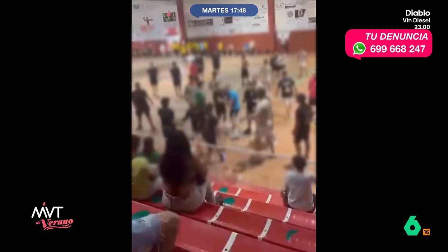 Tangana en un partido de baloncesto juvenil: la madre de uno de los agredidos lo denuncia en Más Vale Tarde El suceso se ha producido en Jerez de los Caballeros, Badajoz. Allí se estaba disputando un partido cuando, al finalizar el mismo, los jugadores han comenzado una pelea a la que, después, se ha sumado gente de la grada.