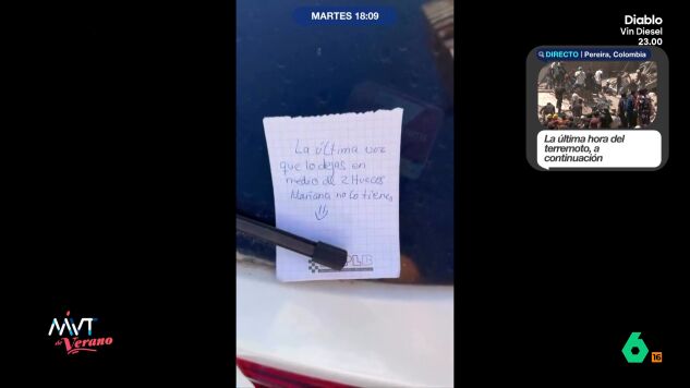 Le llenan el coche de notas por aparcar mal todos los d&iacute;as: "La &uacute;ltima vez que aparcas entre dos huecos, ma&ntilde;ana no lo tienes"