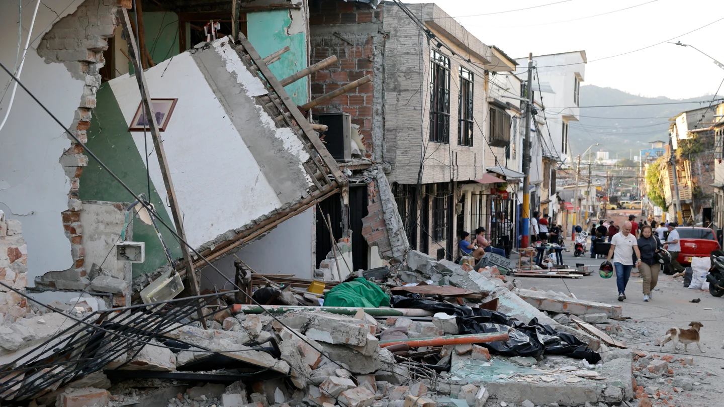 Fotografía que muestra los escombros de una vivienda este martes, en el sector de Corocito en Pereira (Colombia) Fotografía que muestra los escombros de una vivienda este martes, en el sector de Corocito en Pereira (Colombia)