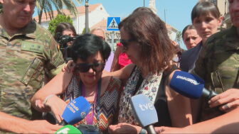 Pepi, vecina de Ceuta, suplica a Robles entre llantos que no abandonen su ciudad: "Tengo miedo. Esta noche he cogido un cuchillo"
