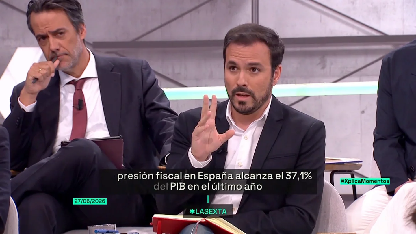 La advertencia de Alberto Garzón: "Por cada euro que se baja de impuestos, 65 céntimos se retiran de educación, sanidad y pensiones" La advertencia de Alberto Garzón: "Por cada euro que se baja de impuestos, 65 céntimos se retiran de educación, sanidad y pensiones"