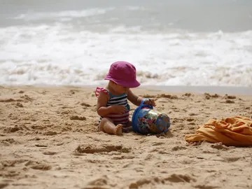 Bebé en la playa Bebé en la playa