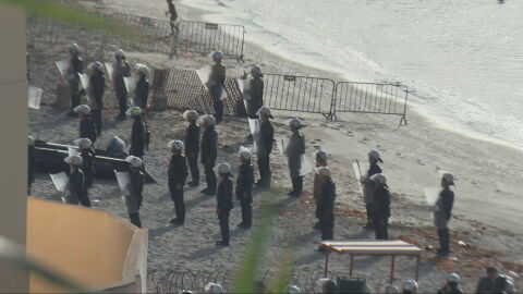 Fuerte despliegue de la Polic&iacute;a marroqu&iacute; en la frontera de Benz&uacute; ante la amenaza de un nuevo salto masivo a Ceuta