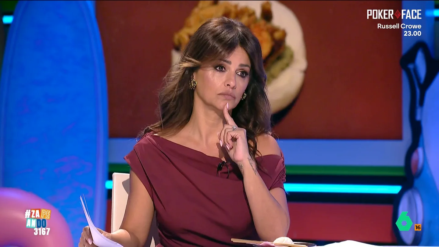 Mónica Cruz recuerda cómo fue su experiencia trabajando en China: "La banda sonora eran pedos, eructos y escupitajos" La zapeadora explica que ella trabajo en China y la experiencia no fue la mejor debido a ciertos hábitos que tienen este país que están mal vistos por la cultura occidental.