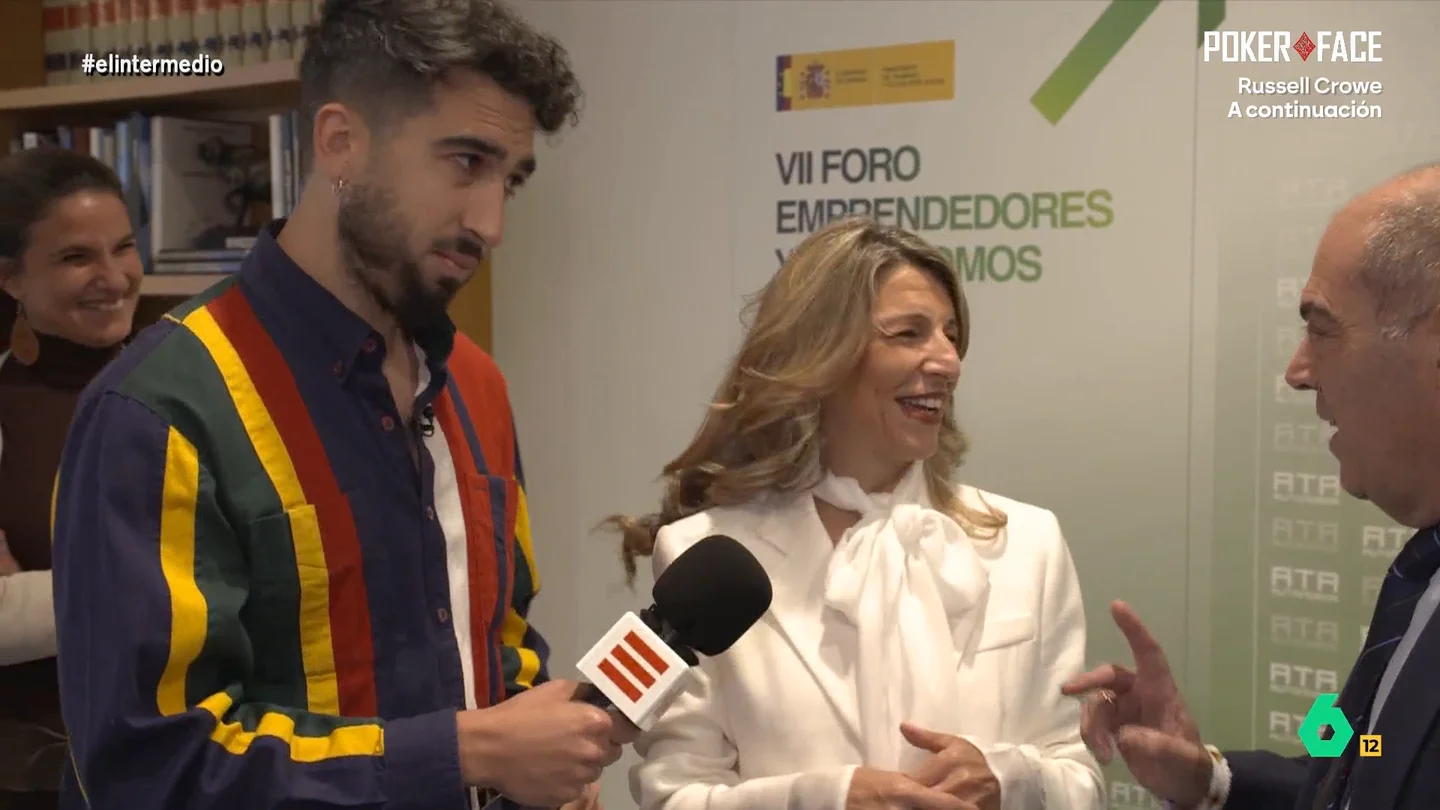 La pregunta de Isma Juárez a Yolanda Díaz en la sede de la CEOE: "¿Se va a hacer autónoma a partir del año que viene?" El reportero visitaba la sede de la CEOE para asistir a un desayuno informativo al que acudieron Juan Bravo, Lorenzo Amor o la ministra de Trabajo, Yolanda Díaz.